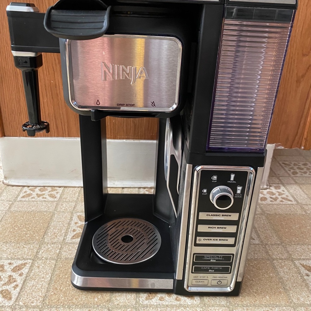 Cf110 Brand New Ninja Coffee Bar w/ original box